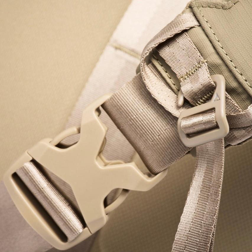 Sand Navigator RS Sling 6L with sturdy lock system#color_sand