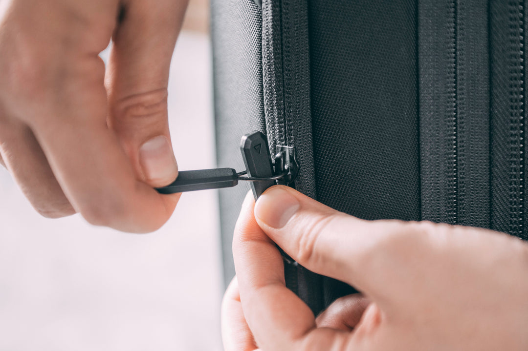 NAVIGATOR CARRY-ON 37L WITH TAMPER RESISTANT ZIPPERS