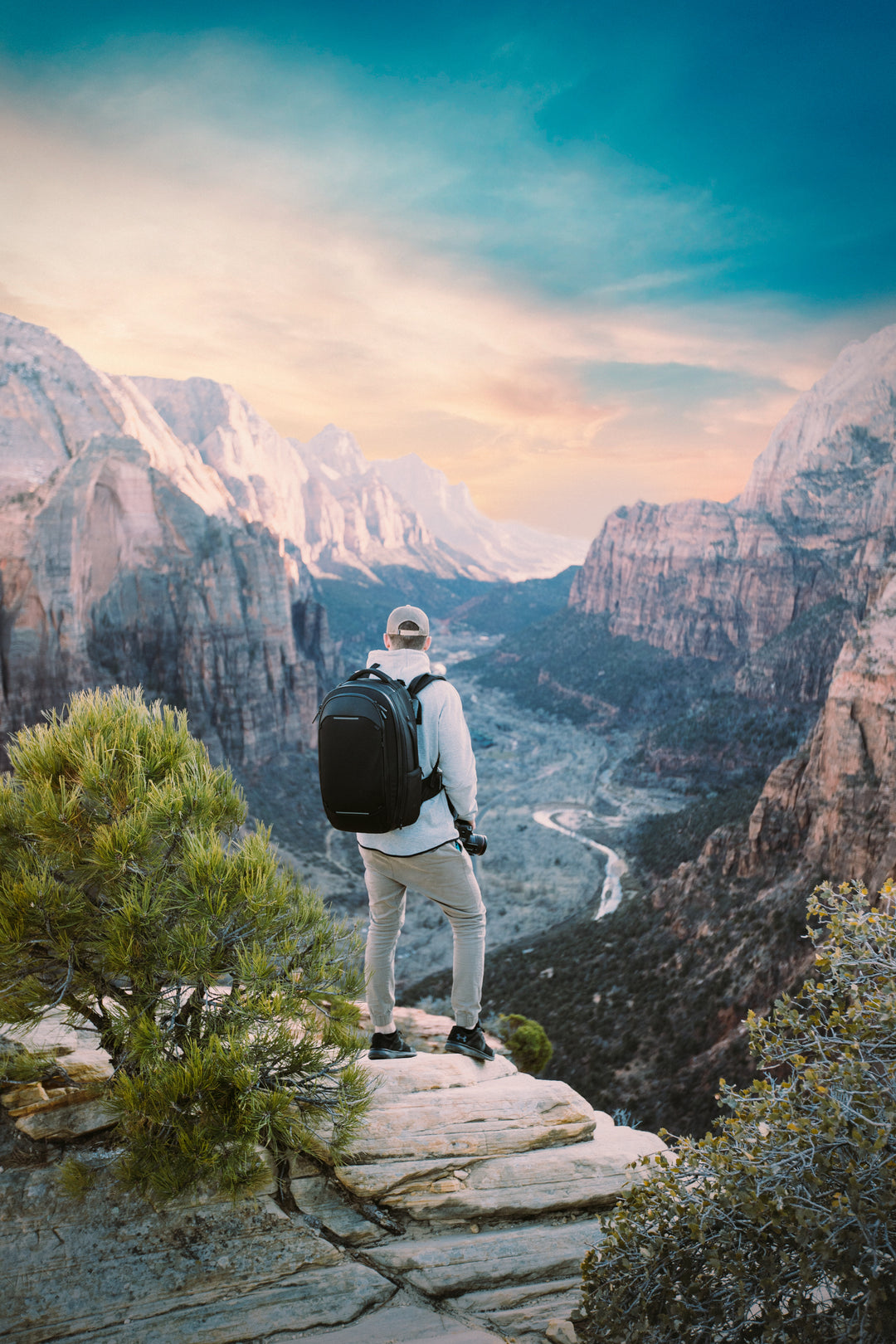 Navigator Travel Backpack 32L - GOMATIC Travel Bags and Packs