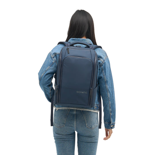 Gomatic Navy Travel Pack 14L Back Model View#color_navy